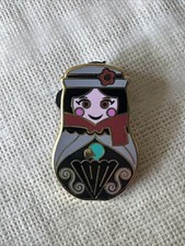 Disney Pin trading Nesting