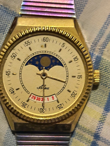 Lec moon phase - quartz, analogue