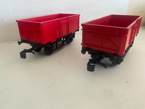 Two red triang gauge - two,