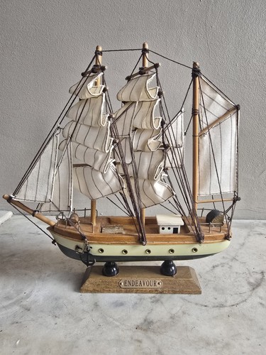 Ships model the endeavour - of,