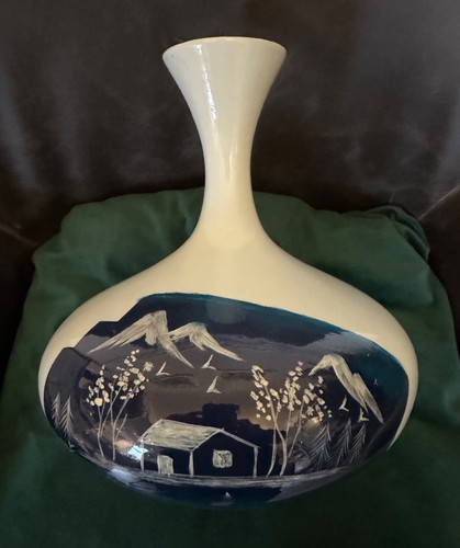 Large bulbous hand - large,