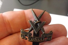 MILITARY BADGE BRITISH V FORCE