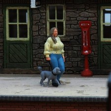 OSBF185 OO Gauge Figures Lady