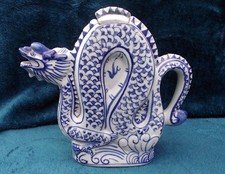 Qianlong Chinese porcelain Dragon Teapot