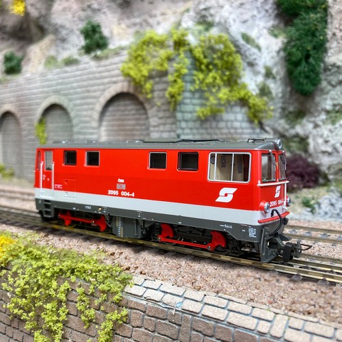 Diesel locomotive 2095 004 - locomotive,