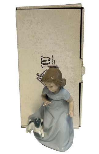Nao girl with puppy - puppy, figurine