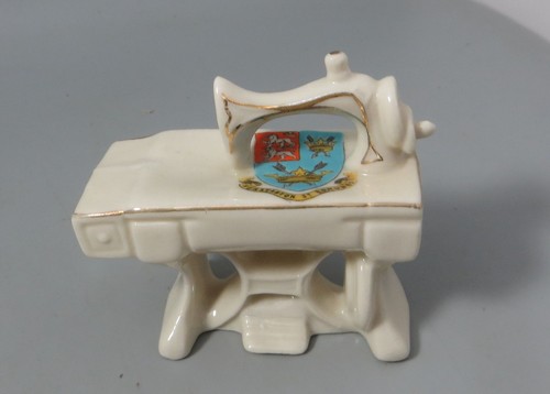 Crested ware cartlton china - crested,