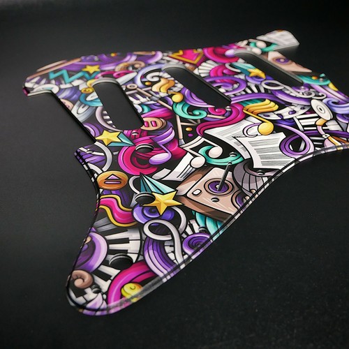 Fender strat pickguard - fender, •