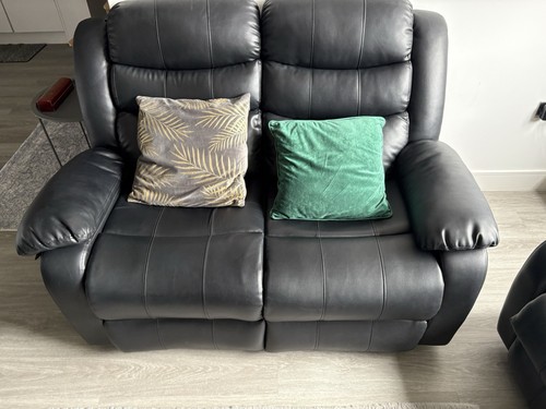 Black leather 2 seater - 2,