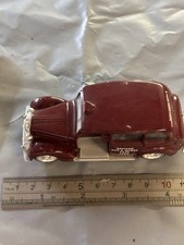 ERTL London Taxi FX3 Model #2551 Burgundy Colour Retro Piece Curios Item