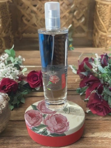 Bronnley rose soap in - 🌹,