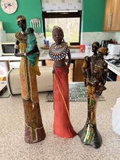 FIGURINES