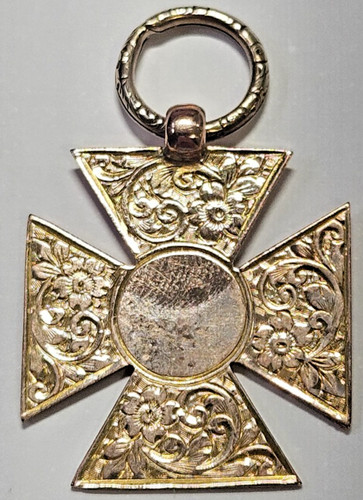 9ct yellow gold maltese cross - gold,