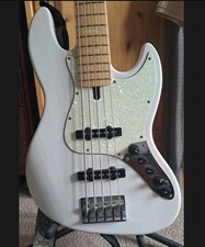 Sire V7 5 string Bass V2 Swamp