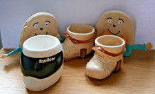 3 collectable egg cups + 2 egg