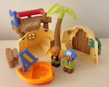 Happyland Pirate Cove Island with 2 Figures and Rowing Boat 