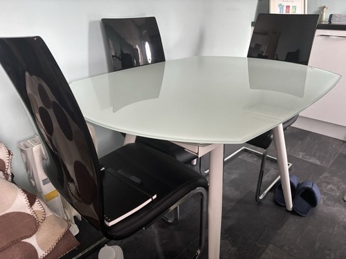 Extendable table with - extendable,