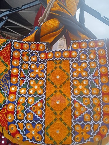 Medium sized mirror-decorated