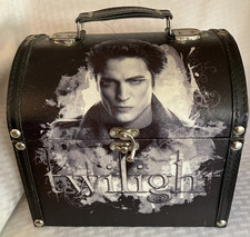 TWILIGHT SAGA Edward Cullen (Robert Pattinson) Trunk Carrying Case Jewelry Box