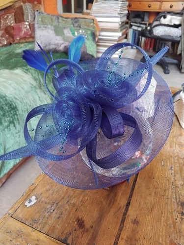 New fascinator blue mesh - new,