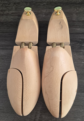 Wooden shoe tree - wooden, size