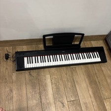 Yamaha Piaggero NP-31 Digital Piano Keyboard 76-Key Black with power supply VGC