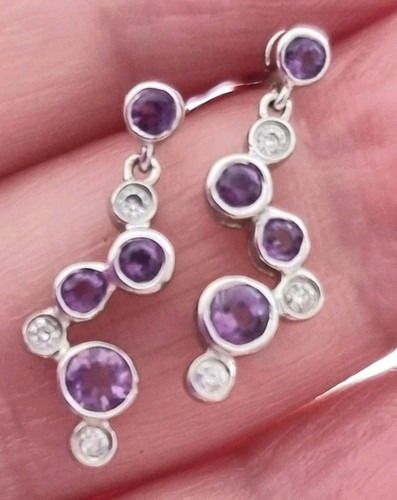 Pretty 9ct gold - diamond, and