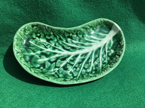 Cabbage leaf majolica dish - majolica,