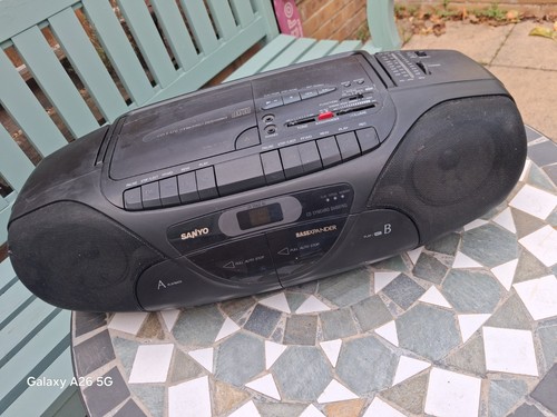 Sanyo mcd z37l boombox - mcd‑z37l, •