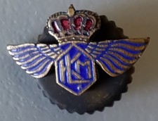 c.1950s vintage KLM pilot's enamel cap badge or crew lapel badge?
