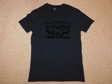 LEVIS T Shirt  in black   M  40"