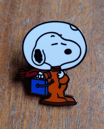 Apollo astronaut snoopy metal - astronaut,