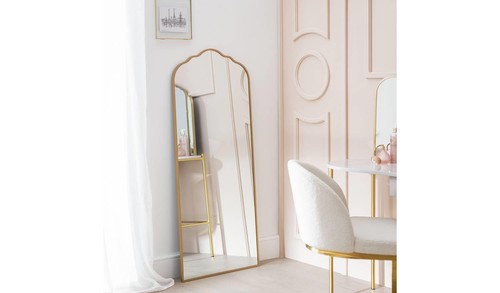 Gold full length curved wall - length,
