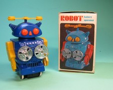 ORIGINAL WALKING ROBOT ROBOT WITH ORIGINAL BOX! MADE IN HONG KONG NO 8001!