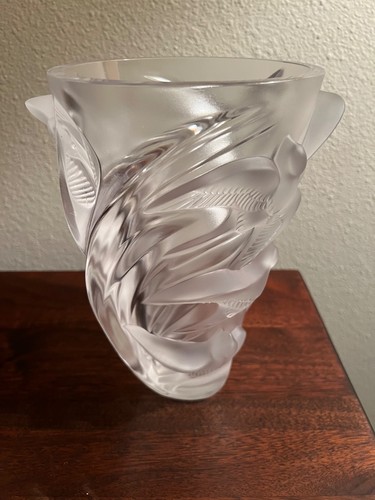 Lalique martinets vase - lalique, 9.7”
