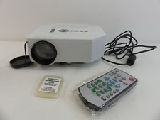 (RefJOH49) LED projector small UC30 QuickStart card and remote control