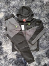 Brand new Nike Tech fleece in
