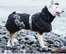 Hurtta Drizzle Dog Coat - Black: Silver. Size 60cm Length. (large Dog)
