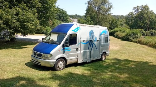 Horse box lorry - horse, lorry.