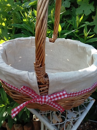Vintage wicker picnic - a,