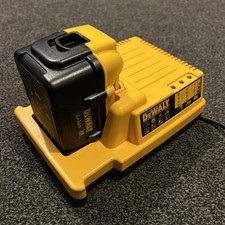 DeWALT DE9000 28V/36V Li-Ion Battery Charger - plug type G