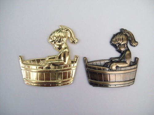 Metal girl tub bathroom - in,