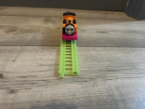 Trackmaster nia hyper glow - hyper,