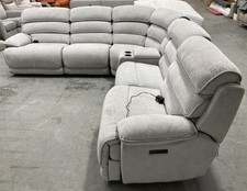DFS 5 SEATER POWER RECLINER SOFA WITH CONSOLE UNIT IN FOG LIGHT GREY FABRIC -