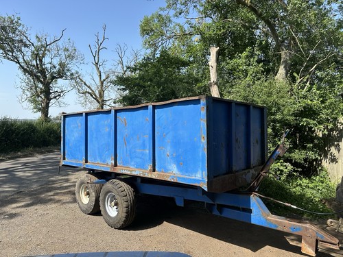 Ton tractor tipping - -9,