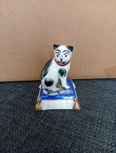 Vintage porcelain cat figurine - vintage,