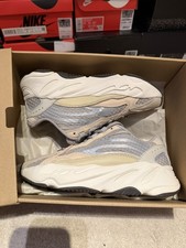 Adidas Yeezy Boost 700 V2