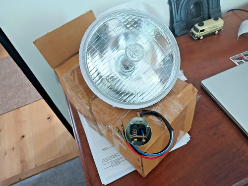 Lucas 700 headlamp units for