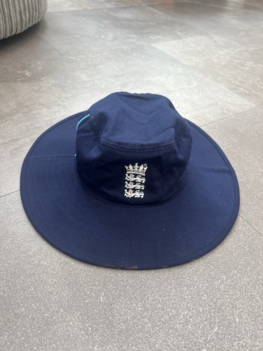 Player issued england cricket - england,