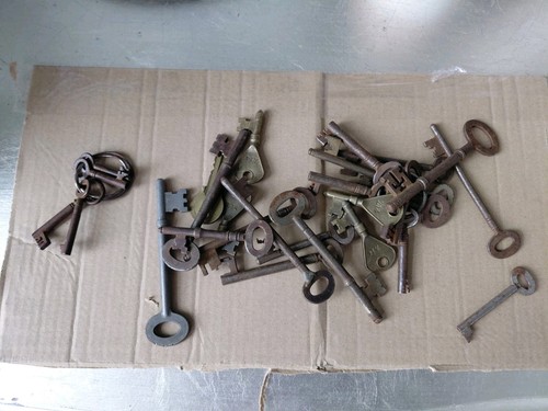 Vintage metal keys - joblot, key